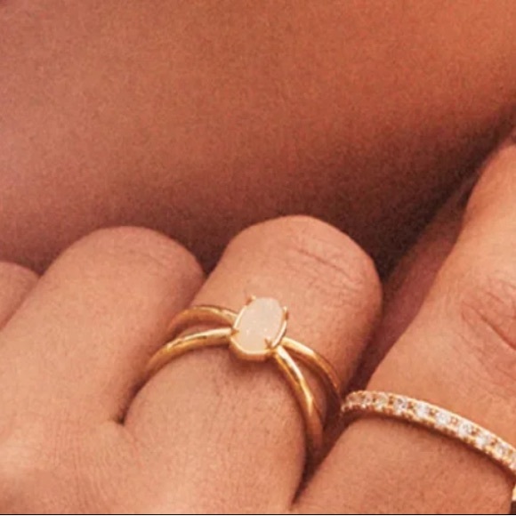 NEW Kendra Scott Emilie Double Band Ring in Hot Pink Kyocera Opal framed in Gold - Picture 6 of 6